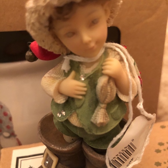 NWT Elf in Santa Boots Figurine - Picture 3 of 9